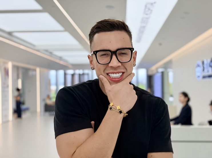 Porcelain Veneers vs. Teeth Whitening: Which Is Right for You?